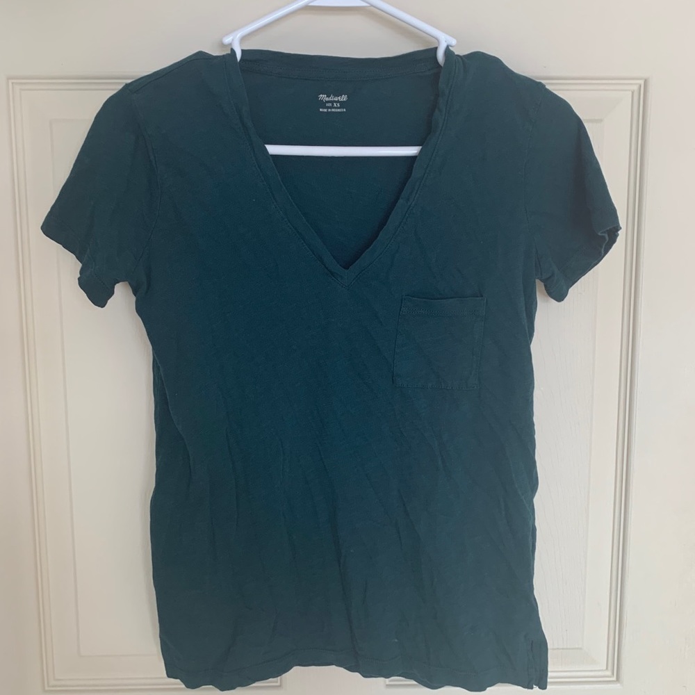 V-neck t shirt with pocket